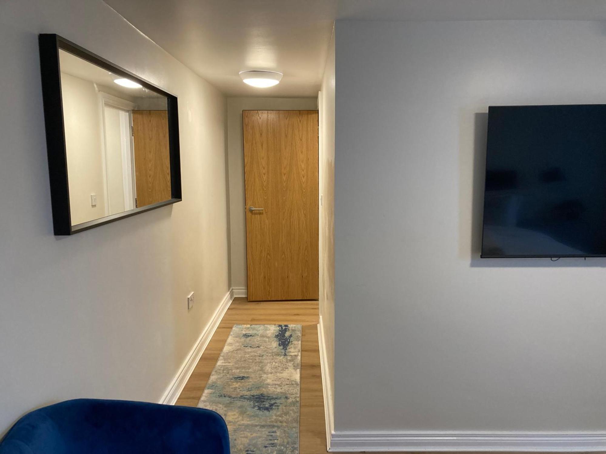 Smart 4K Tvs In All Bedrooms Double Vanity Sink Belfast Luaran gambar