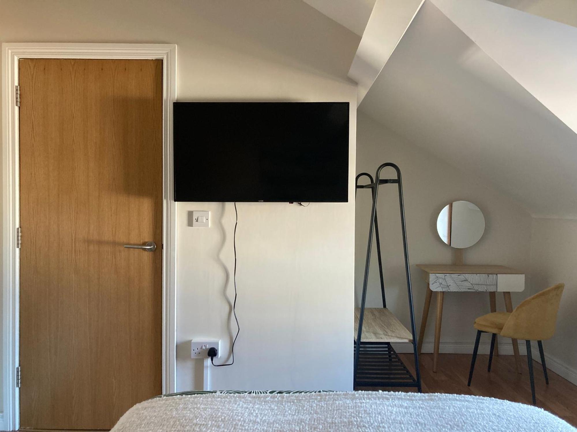 Smart 4K Tvs In All Bedrooms Double Vanity Sink Belfast Luaran gambar