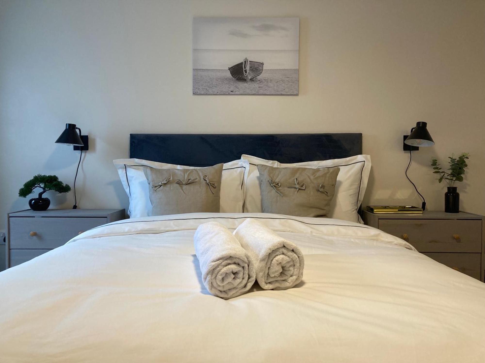 Smart 4K Tvs In All Bedrooms Double Vanity Sink Belfast Luaran gambar
